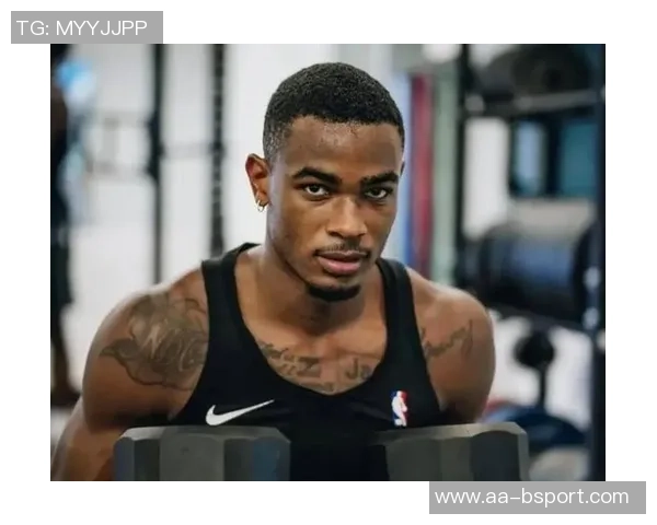 克拉克斯顿成为多支球队中锋升级的热门交易目标