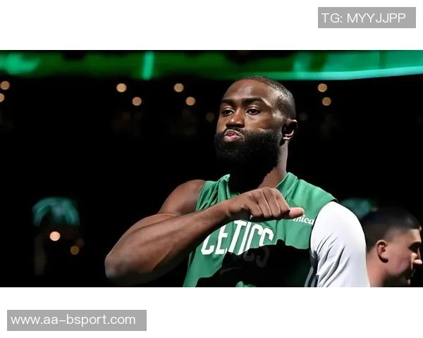 杰伦布朗上半场火力全开狂砍27分5篮板5助攻3抢断三分球命中率惊人