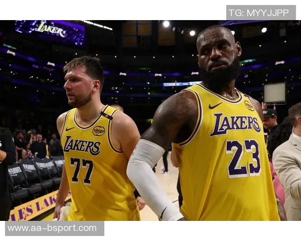 东眉交易一周年湖人客战尼克斯的巧合与回顾